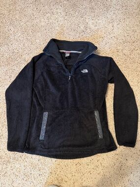 Women’s North Face Black Half-Zip Heavy Fleece Pullover- medium
